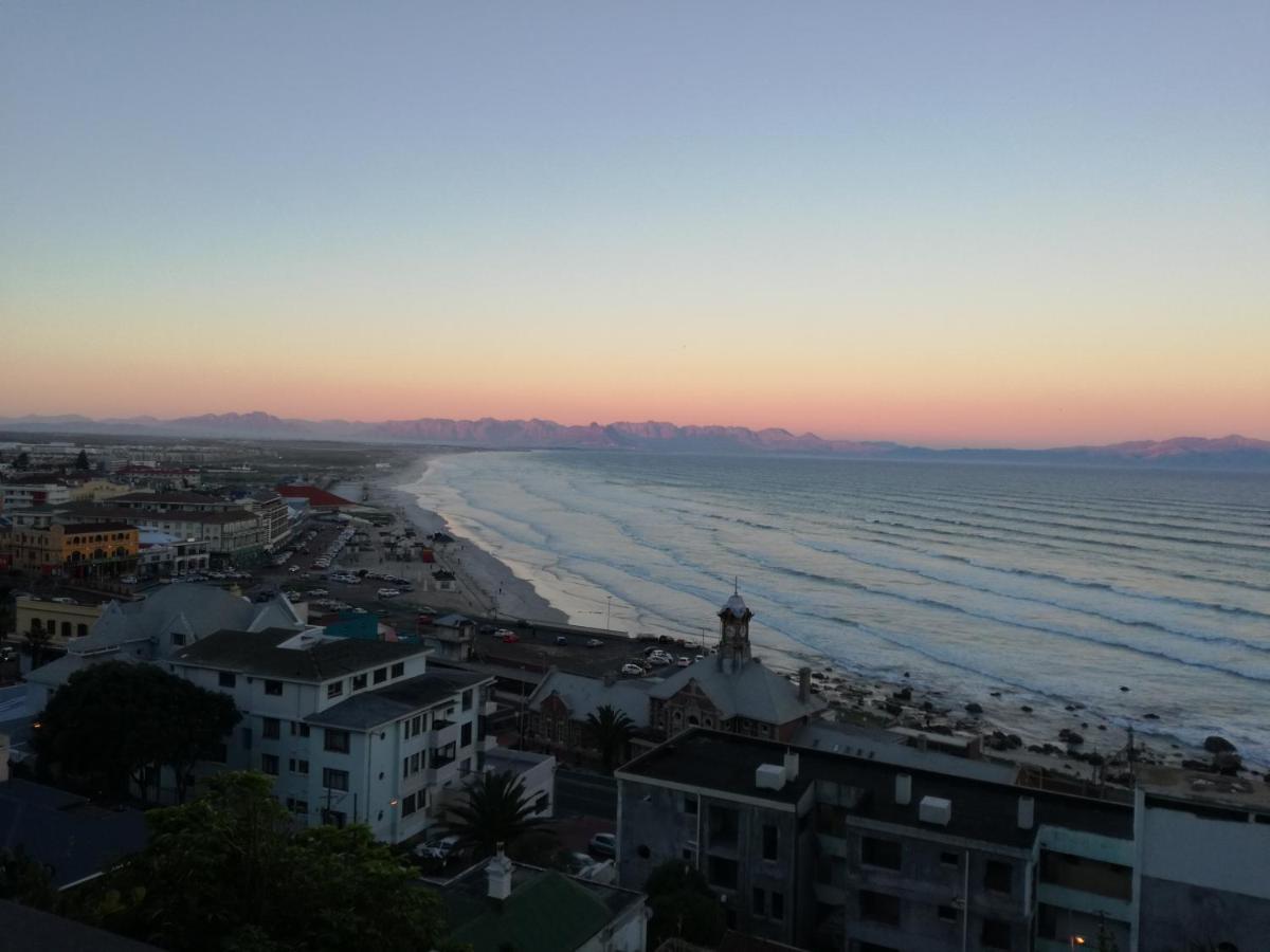 Seaview Apartment In Muizenberg Extérieur photo