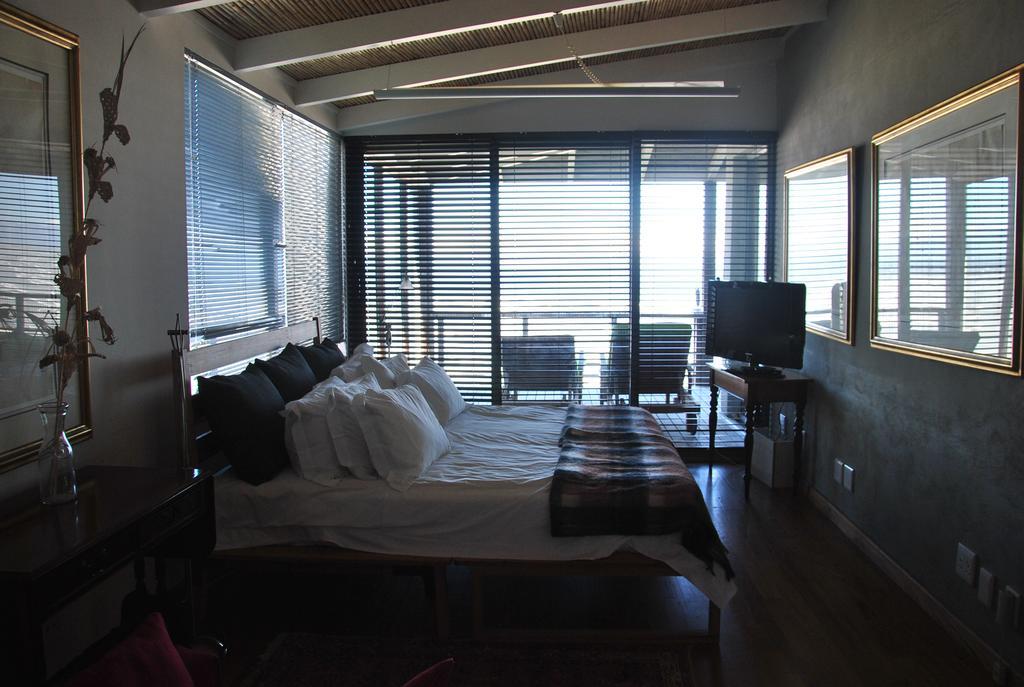 Seaview Apartment In Muizenberg Extérieur photo