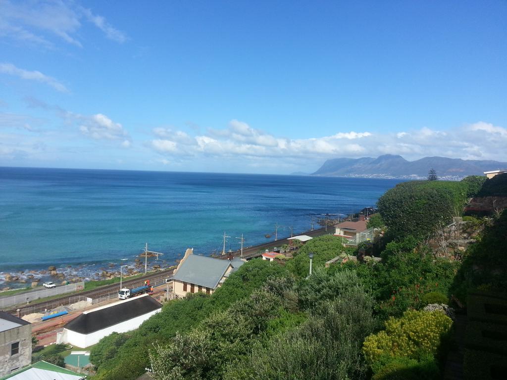 Seaview Apartment In Muizenberg Extérieur photo