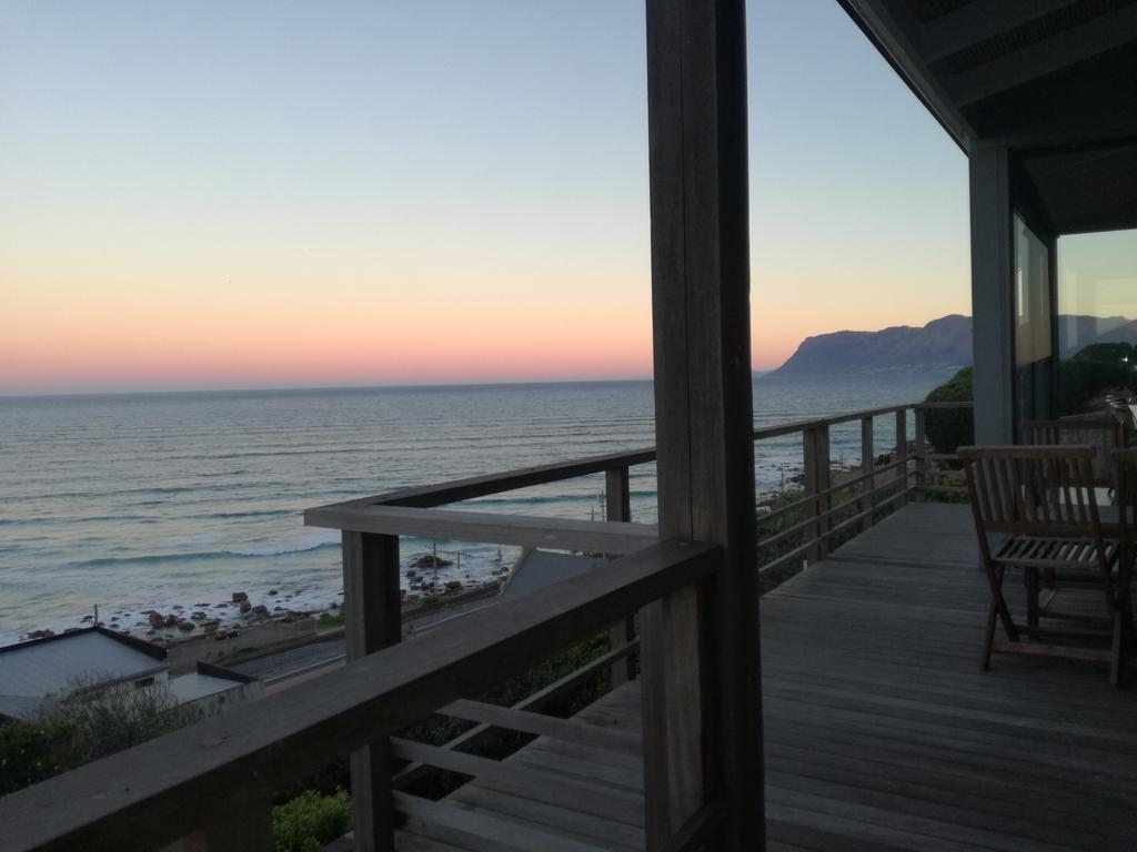 Seaview Apartment In Muizenberg Extérieur photo